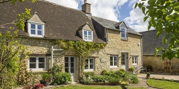 Quaint 18th century cottage, Mole End Cottage is really close to Cirencester