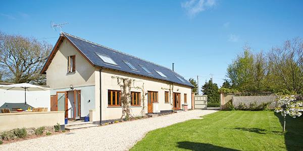 Long Meadow Barn, Devon  is detached, spacious and bright, with a wood burning stove.