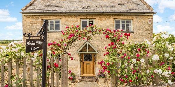 Radcot Bridge cottage